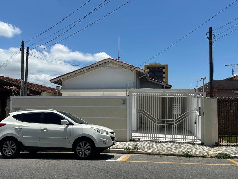 Venda de Casa Térrea - Excelente Localização em Pindamonhangaba