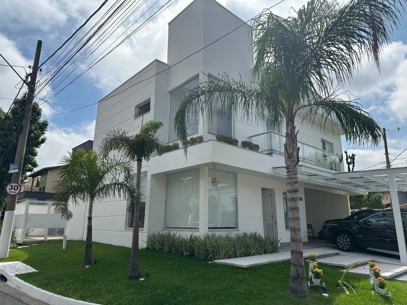 Sobrado de Esquina à Venda no Campos do Conde 1